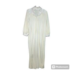 Diamond Tea Zip Front Robe Women’s Large Cream Embroidered Floral Collar Sleeve